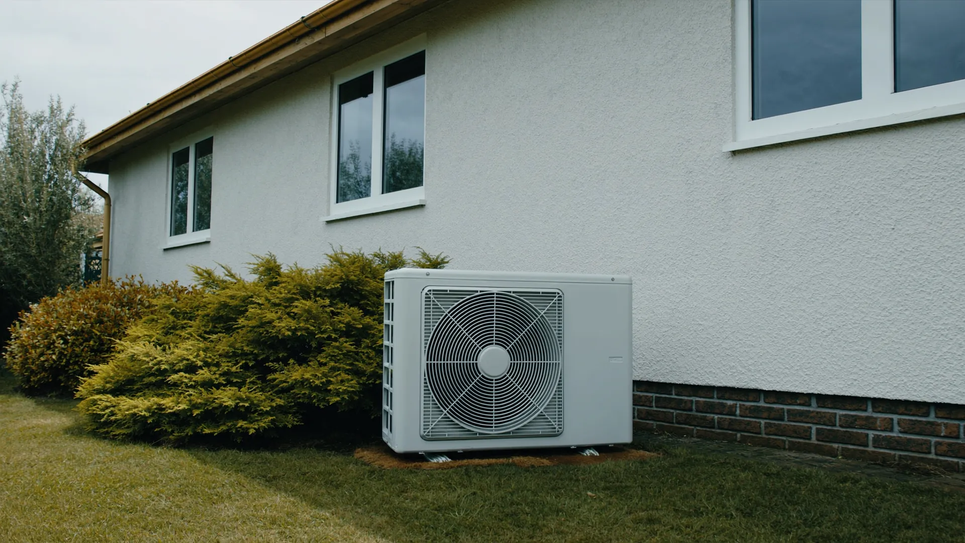 Energetisch saniertes Einfamilienhaus mit Wärmepumpe, Symbolbild zum KfW-Ergänzungskredit 358/359